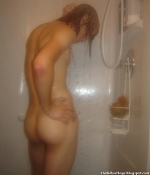 a look in the shower 5dae08f8921e3.jpg