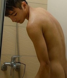 a look in the shower 5dae08fba2e3d.jpg