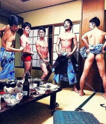 funny japanese boys 5dae0adc50a6a.jpg