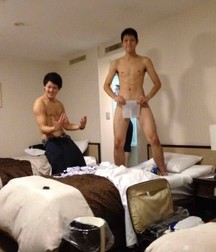 funny japanese boys 5dae0adda4752.jpg