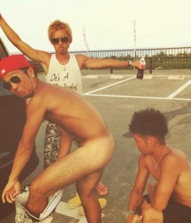 funny japanese boys 5dae0ae9ea729.jpg