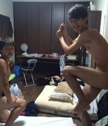 funny japanese boys 5dae0af01a568.jpg