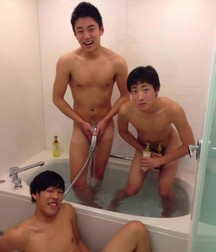 funny japanese boys 5dae0b054aaf2.jpg
