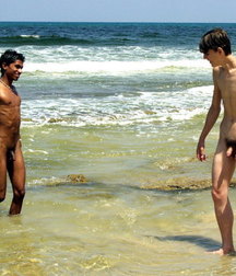 the sexy couple by the sea 5daf5f914caa9.jpg