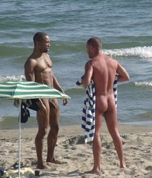 the sexy couple by the sea 5daf5fac72bb9.jpg