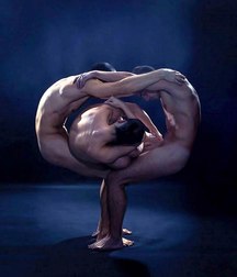 acrobatic positions 5db1e9d9e33b9.jpg