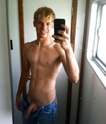 selfies in the mirror 5db1eb8808616.jpg