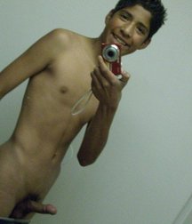 selfies in the mirror 5db1ebb028796.jpg