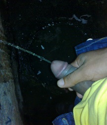 I have to pee 5db358aa7139c.jpg