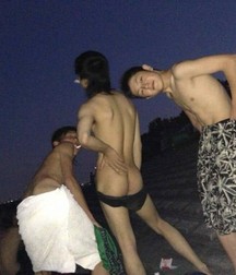 my friend's funny bottom 5db5a00552580.jpg
