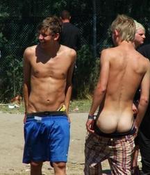 my friend's funny bottom 5db5a024a3955.jpg
