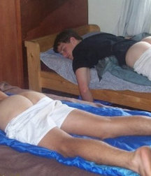 in bed to sleep with in friend 5db5f5113f802.jpg