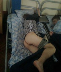 in bed to sleep with in friend 5db5f515e3a0d.jpg