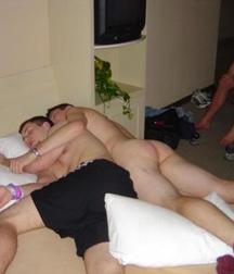 in bed to sleep with in friend 5db5f5352f28d.jpg