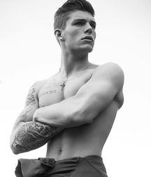 male beauty 5db84ea3a8352.jpg