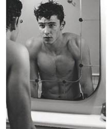 male beauty 5db84ebbec964.jpg