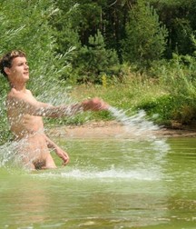 funny water 5dbb01eee7427.jpg