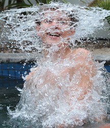 funny water 5dbb02073f576.jpg