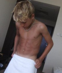 please take off the towel 5dbb027f77d5c.jpg