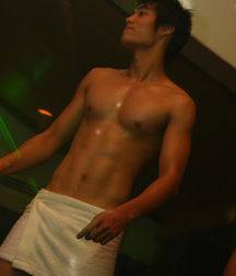 please take off the towel 5dbb0280b45a3.jpg