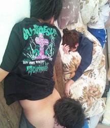 funny japanese straight boys 5dbc5f9d448ba.jpg
