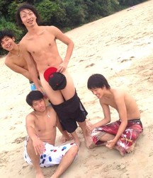 funny japanese straight boys 5dbc5fb22eed1.jpg
