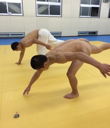 funny japanese straight boys 5dbc5fcd9a551.jpg