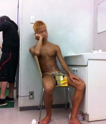 funny japanese straight boys 5dbc5fd023690.jpg