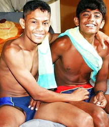 very close friends 5dbc603a005ba.jpg