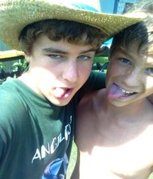 very close friends 5dbc608697ccd.jpg