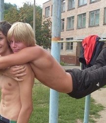 very close friends 5dbc608c8471e.jpg