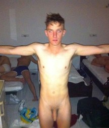 funny naked straight boys 5dbd86daef15c.jpg