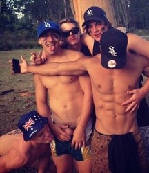 funny naked straight boys 5dbd871a909ae.jpg