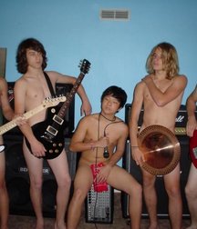 make music with friends 5dc2ff8fb1834.jpg