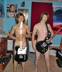 make music with friends 5dc2ffa26b764.jpg
