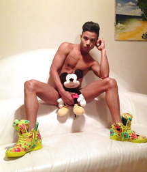 all with their stuffed animals 5dc44e1a3b460.jpg