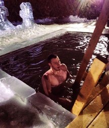 naked boys in the icy water 5dc564ca8079c.jpg