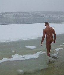 naked boys in the icy water 5dc564cd75f3e.jpg