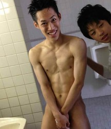 the naughty hand 5dc7ded5c20c2.jpg