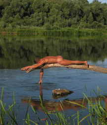 be careful: don't fall off the tree 5dcb283b2ce26.jpg
