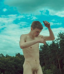 naked boys outdoors 5dcbf30e33120.jpg