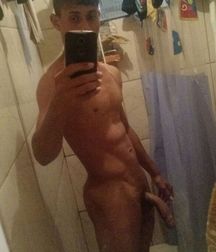 selfies with the smartphone 5dcbf3a5dc0d7.jpg