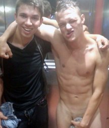 straight boys are fun 5dcd93d0bb1cb.jpg