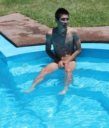 freely naked in the pool 5dd038c0d64dd.jpg