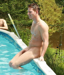 freely naked in the pool 5dd038ca2a137.jpg