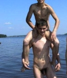 lift the friend on his shoulders 5dd14388f2328.jpg