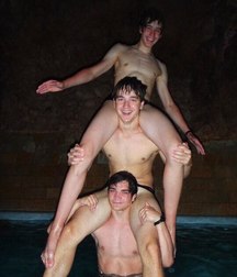 lift the friend on his shoulders 5dd14392281f1.jpg