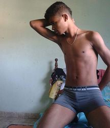 boys sexy 5ddd4e0f66180.jpg