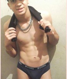 boys sexy 5ddd4e21cc123.jpg