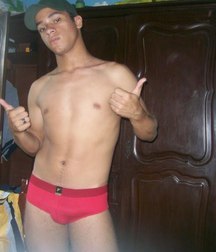 boys sexy 5ddd4e2802380.jpg